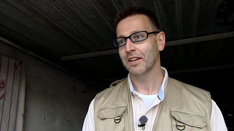 Der Lackierer Stefan möchte sich selbstständig machen und erhofft sich von Verkaufsprofi Dete Unterstützung beim ertrödeln des Startkapitals. – Bild: RTLZWEI