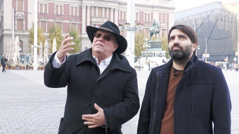 Korrespondent Christian Wehrschütz im Gespräch mit Danilo Krivokapić. Er ist Direktor der NGO „SHARE Foundation“ und hat große Bedenken in Bezug auf Datenschutz und die Wahrung der Persönlichkeitsrechte. – Bild: ORF