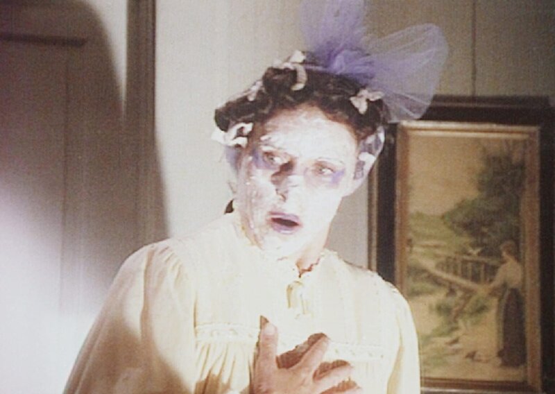 Mrs. Oleson (Katherine MacGregor) hofft, mit einem alten Kosmetikrezept von Kleopatra ihrer Schönheit nachzuhelfen. – Bild: Worldvision