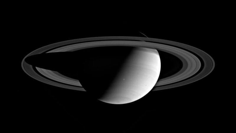 Diese Darstellung zeigt den Gasplaneten Saturn, der von der Sonne gut 1,43 Milliarden Kilometer entfernt ist. Die beiden Riesen, Saturn und Jupiter, haben die Entwicklungsgeschichte unseres Sonnensystems maßgeblich bestimmt. – Bild: WeltN24 GmbH