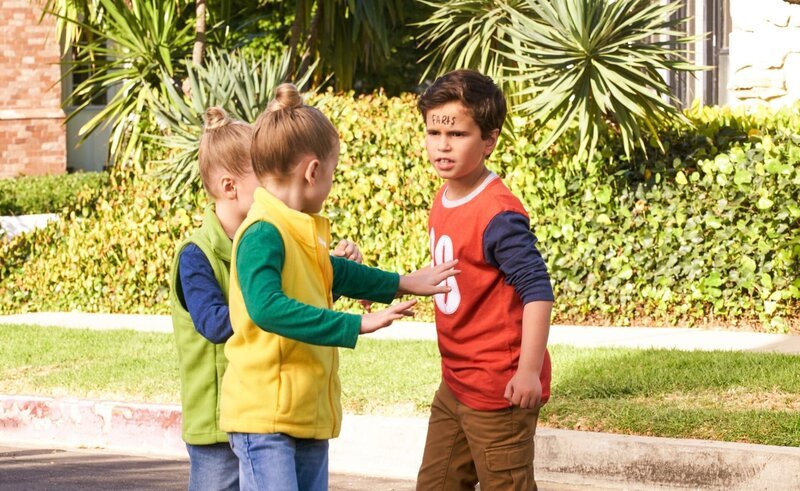 (v.li.): Ella Allan (Amy Fogerty), Mia Allan (Emma Fogerty), Tyler Wladis (Graham D’Amato). – Bild: ORF/​ARD