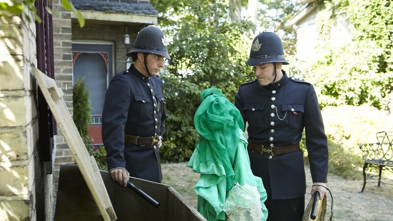 George Crabtree (Jonny Harris, l.) und Henry Higgins (Lachlan Murdoch, r.) – Bild: AXN White