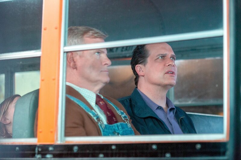 (v.li.): Jerry Lambert (Direktor Ablin), Diedrich Bader (Greg Otto). – Bild: ORF/​Disney/​ABC/​Michael Ansell