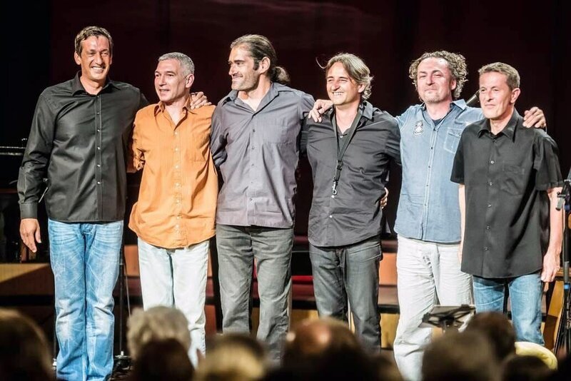  Viktor Gernot und Aaron Wonesch (Piano), Wolfgang Fellinger (Drums), Peter Haberfellner (Guitar), Thomas Faulhammer (Saxofon) und Thomas M. Strobl (Bass) – Bild: ORF/​Müllerphotos/​Andreas Müller