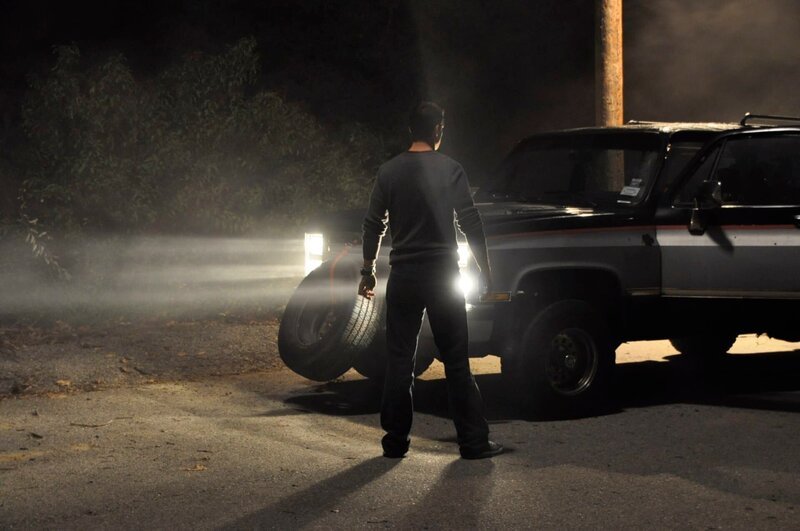 Episode Down Power Lines. Bear Grylls in front of his vehicle. – Bild: Discovery Communications, Inc.