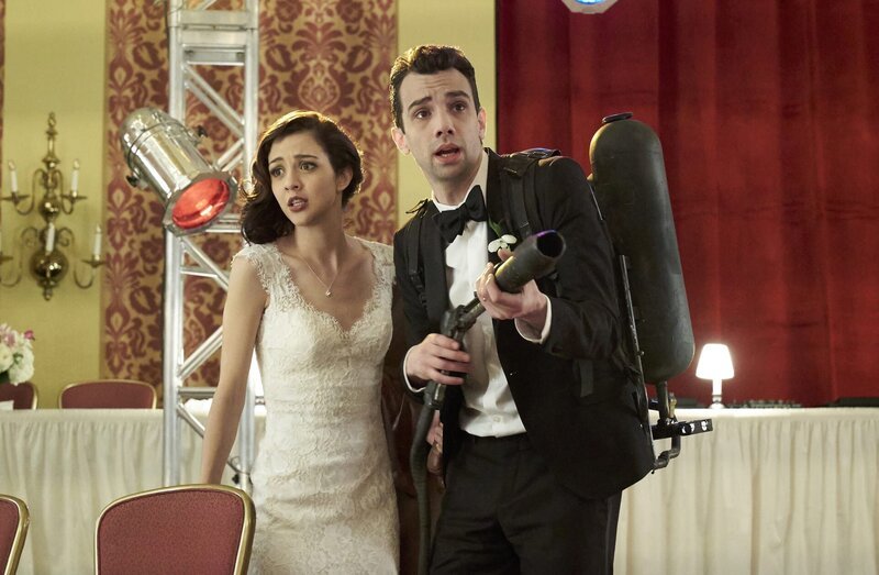 Lucy (Katie Findlay, l.); Josh Greenberg (Jay Baruchel, r.) – Bild: ProSiebenSat.1 Media SE