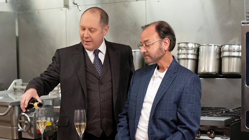 l-r: Raymond ‚Red‘ Reddington (James Spader), Marvin Gerard (Fisher Stevens) – Bild: AXN Black
