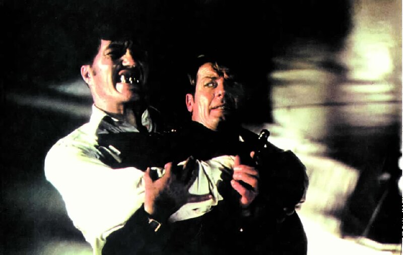 James Bond (Roger Moore, r.) – Bild: VOX