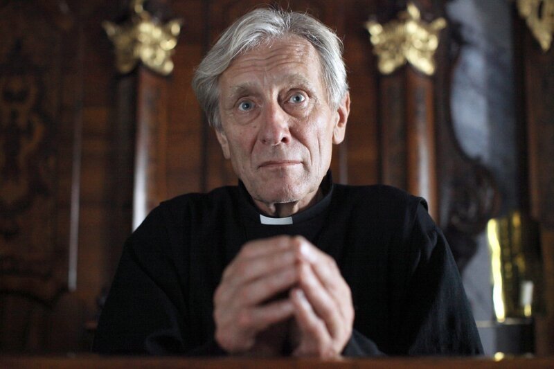 Florentin Groll (Pater Ferdinand). – Bild: ORF