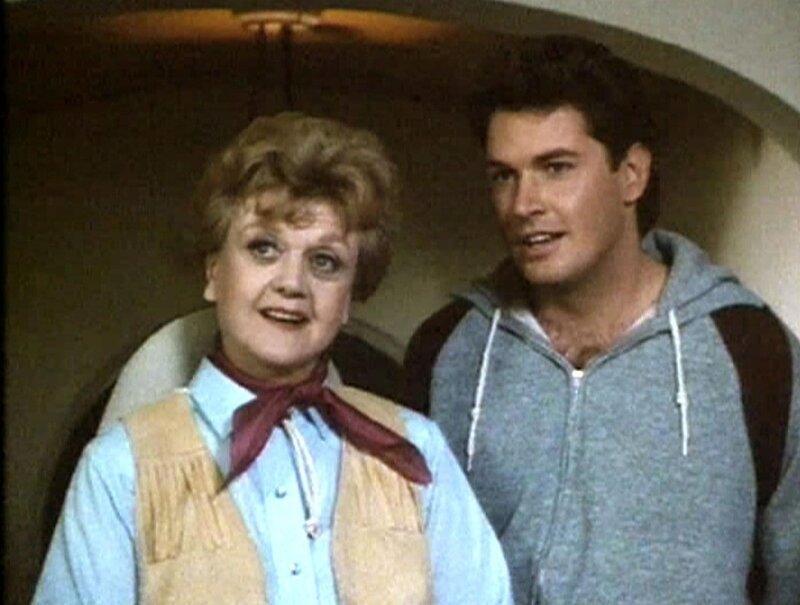 Auf dem Weingut der Gambinis lernt Jessica (Angela Lansbury) den Enkel des Gastgebers, den jungen Paul (Tom Byrd), kennen. – Bild: Warner TV Serie