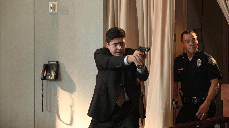 Deputy D. A. Ricardo Morales (Alfred Molina) – Bild: TVNOW