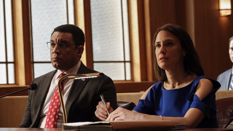 Harold Cooper (Harry Lennix), Cynthia Panabaker (Deirdre Lovejoy) – Bild: AXN Black