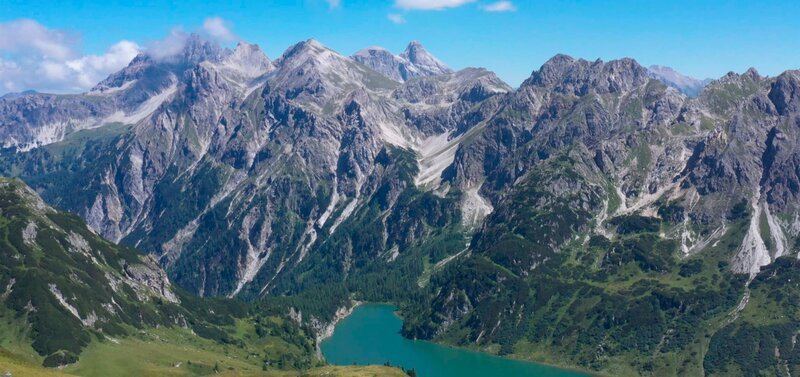 Blick auf den Tappenkarsee von der Draugsteinalm aus. – Bild: BR/​RANFILM TV & Film Production GmbH
