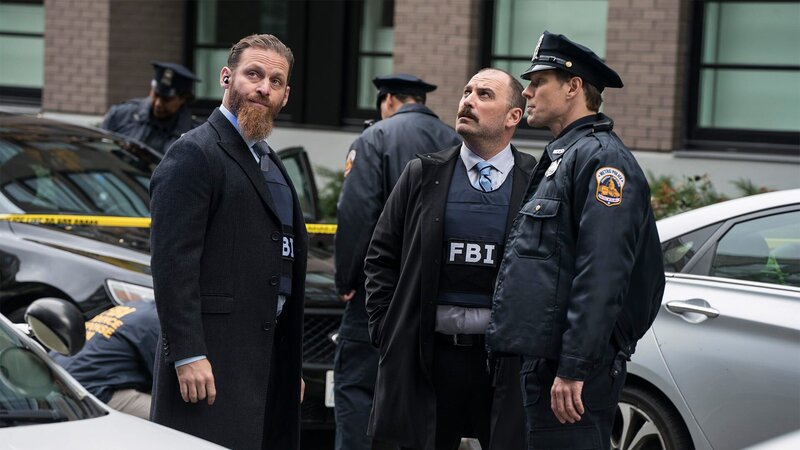 l-r: Chuck (Jonathan Holtzman),  Morgan (Genson Blimline), Dan Lynch (Tony Roach) – Bild: AXN Black