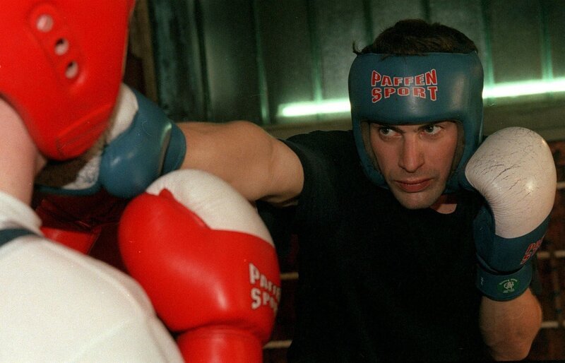 Gedeon Burkhard (Alexander Brandtner). – Bild: ORF