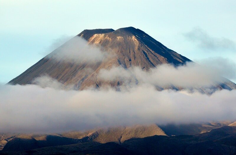 Der Tongariro-Nationalpark wartet mit rauchenden Mondlandschaften und vulkanischen Hochebenen auf. Mit seinen 2.797 Metern ist der Mount Ruapehu die höchste Erhebung auf der Nordinsel Neuseelands. – Bild: Picasa