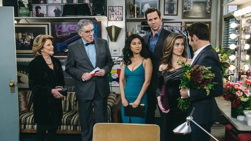 (v.l.n.r.) Judy (Linda Lavin); Harry (Elliott Gould); Eve (Liza Lapira); Andrew (David Walton); Kim (Brooke Lyons); Josh (Mark Feuerstein) – Bild: ATV