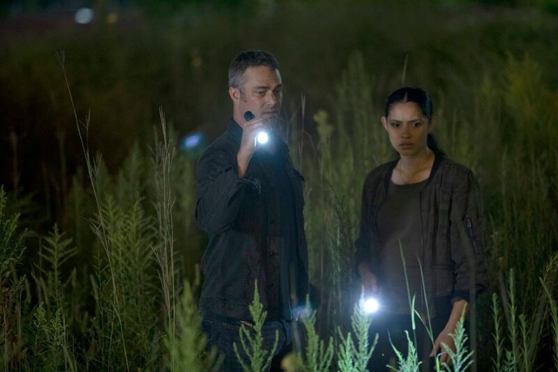 CHICAGO FIRE. -- „Thirty Percent Sleight of Hand“ Episode 703 -- Pictured: (l-r) Taylor Kinney as Kelly Severide, Miranda Rae Mayo as Stella Kidd – Bild: NBCUniversal Media, LLC