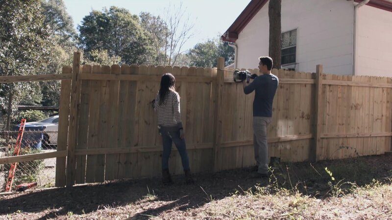 Nahe dem berühmten Mozley Park in Atlanta kaufen Ken und Anita ein Haus, an dem der Vormieter bereits einige Renovierungen vorgenommen hat. – Bild: HGTV