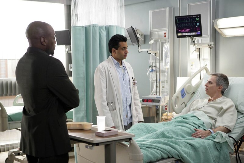 Dr. Eric Foreman (Omar Epps) und Dr. Lawrence Kutner (Kal Penn) würden Nick (Jay Karnes) gern bessere Nachrichten überbringen … – Bild: NBC /​ MPP