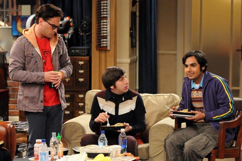 Raj (Kunal Nayyar, r.), Leonard (Johnny Galecki, l.) und Howard (Simon Helberg, M.) sind von ihrem Freund Sheldon gerne mal genervt. – Bild: Warner Bros. Television Raj (Kunal Nayyar, r.), Leonard (Johnny Galecki, l.) und Howard (Simon Helberg, M.) sind von ihrem Freund Sheldon gerne mal genervt. – Bild: Warner Bros. Television