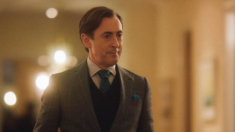 Kann Dylan (Alan Cumming) herausfinden, wer es auf die erfolgreiche Autorin abgesehen hat? – Bild: ATV2