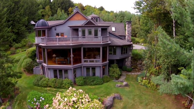 Dan und Karen Keene leben mit ihren beiden Söhnen in Montpelier, Vermont, verbringen aber jede freie Minute in den Bergen. Nun hat die Familie beschlossen, Montpelier zu verlassen und in die gemütliche Kleinstadt Stowe, am Fuße des Mount Mansfield zu ziehen. Hier haben sie im Sommer unzählige Wanderwege vor der Tür, im Winter gibt es hervorragende Ski- und Snowboard-Möglichkeiten. – Bild: HGTV /​ Tanja Bachetzky
