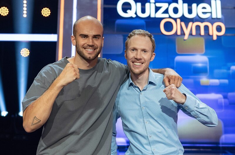 Die Kandidaten vom Team „Gold“ Julian Weber (Speerwurf-Europameister, l.) und Richard Ringer (Marathon-Europameister, r.) – Bild: ARD/​Uwe Ernst