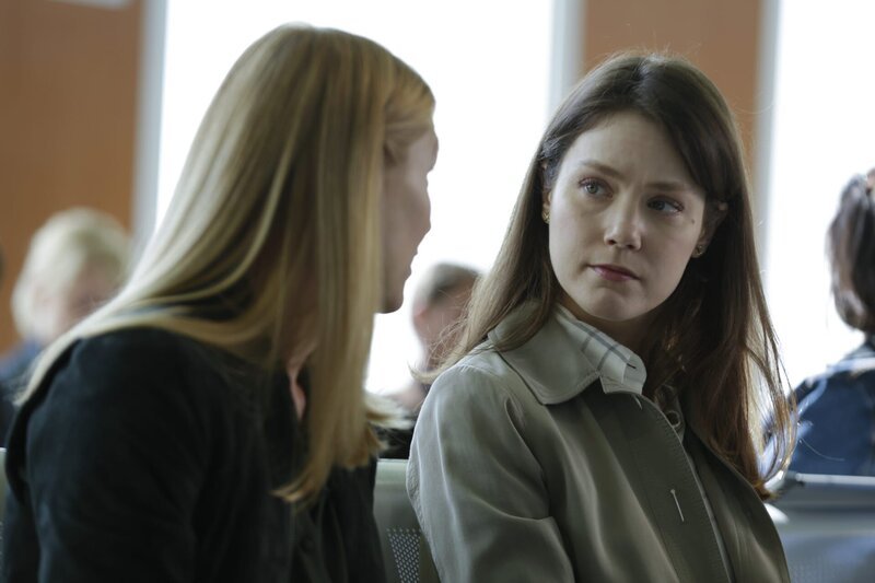 Carrie Mathison (Claire Danes, l.); Jenna Bragg (Andrea Deck, r.) – Bild: Showtime Networks, Inc.