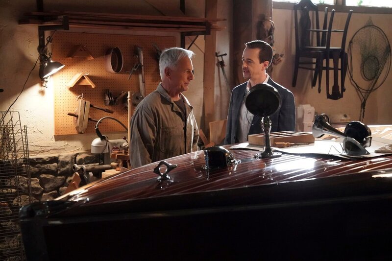 Leroy Jethro Gibbs (Mark Harmon, l.); Timothy McGee (Sean Murray, r.) – Bild: Bill Inoshita /​ CBS