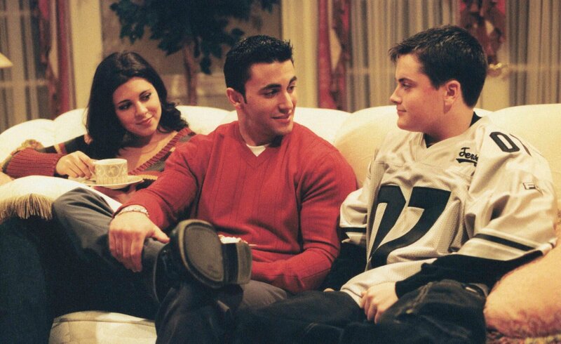 The Sopranos Season 3 Cerbone, Jason as Jackie Aprile, Jr. Iler, Robert as Anthony Soprano, Jr. Sigler, Jamie-Lynn as Meadow Soprano © Copyright 2000⁠–⁠2005 Home Box Office Inc. All Rights Reserved. – Bild: Copyright 2000⁠–⁠2005 Home Box Office Inc. All Rights Reserved