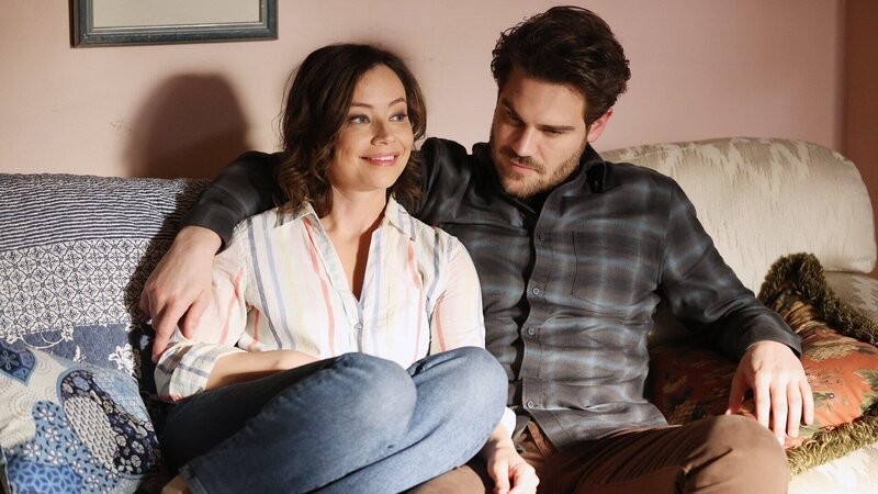 Station 19 Staffel 4 Folge 14 Moment der Zweisamkeit: Colleen Foy als Inara, Grey Damon als Jack Gibson – Bild: SRF/​ABC Studios