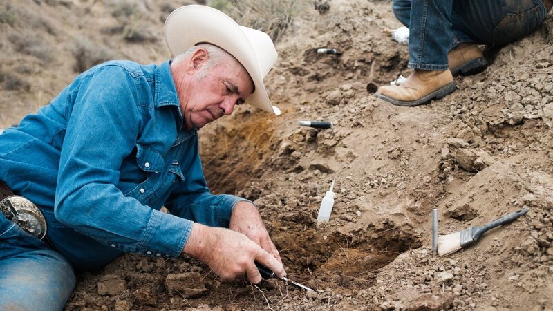 Mike Harris finding bones. – Bild: Discovery Communications, LLC