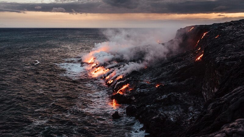Im Hawaii Volcanoes National Park auf der Big Island können noch heute aktive Vulkane bestaunt werden. – Bild: N24 Doku