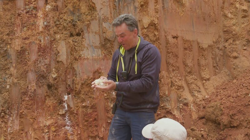 At the mine shafts at the „German Gully“ the treasure hunter Mick Clark want to fulfill his long-cherished dream of wealth. – Bild: DMAX
