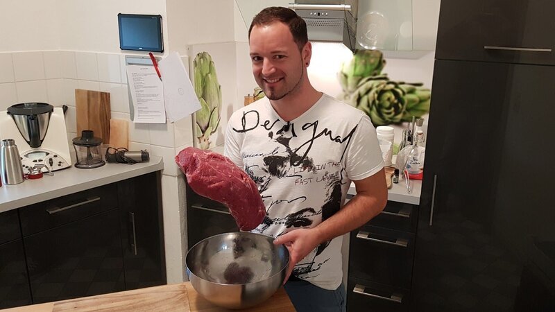 Gastgeber Marco – Bild: RTL Living