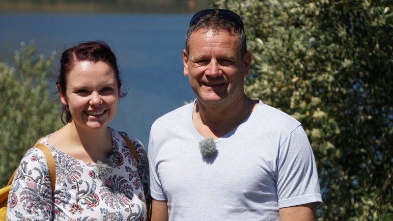 Jungköchin Steffi Gehrlein und Kreuzfahrtdirektor Mirko Scheffe in Barca d’Alva. – Bild: Bewegte Zeiten Filmproduktion GmbH/​BR/​Deborah Stoeckle