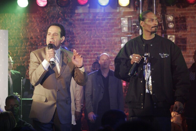 Rapper“ -- Pictured: (l-r) Tony Shalhoub as Adrian Monk, Snoop Dogg as Murderess. – Bild: RTL