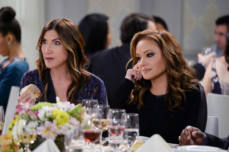 Cindy (Jackie Sandler, l.), Vanessa Cellucci (Leah Remini) – Bild: RTL Deutschland