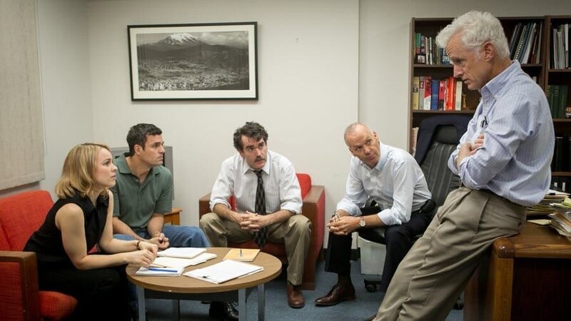 L-R: Sacha Pfeiffer (Rachel McAdams), Mike Rezendes (Mark Ruffalo), Matt Carroll (Brian d’Arcy James), Walter ‚Robby‘ Robinson (Michael Keaton), Ben Bradlee Jr. (John Slattery). – Bild: port.rs L-R: Sacha Pfeiffer (Rachel McAdams), Mike Rezendes (Mark Ruffalo), Matt Carroll (Brian d’Arcy James), Walter ‚Robby‘ Robinson (Michael Keaton), Ben Bradlee Jr. (John Slattery). – Bild: port.rs