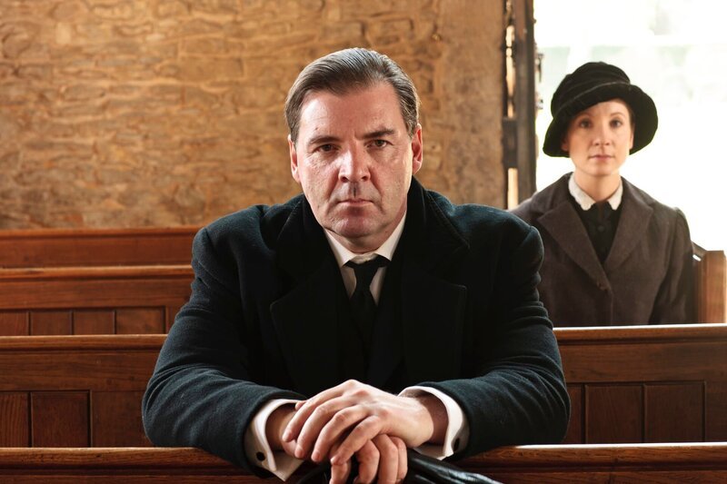 An ihrer Liebe hat sich nichts geändert, doch die Umstände arbeiten gegen Anna (Joanne Froggatt) und Mr Bates (Brendan Coyle). – Bild: TVP