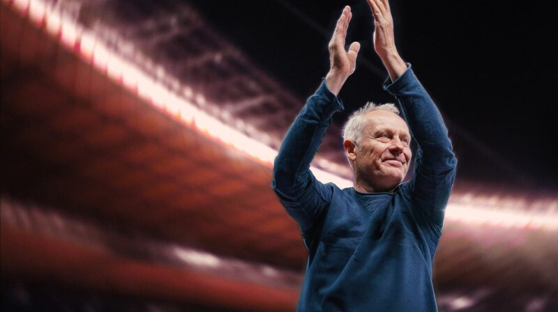 Schluss, Aus, vorbei: Die reguläre Spielzeit des Trainers Christian Streich ist zu Ende und es gibt keine Verlängerung. Eine Ära geht zu Ende. – Bild: SWR /​ SWR Presse/​Bildkommunikation