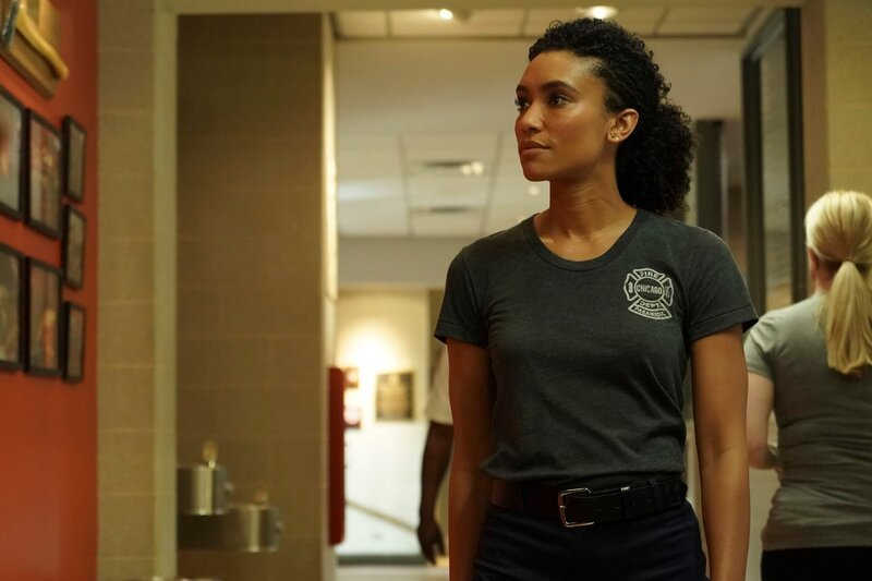 CHICAGO FIRE -- „Going to War“ Episode 702 -- Pictured: Annie Ilonzeh as Emily Foster – Bild: Elizabeth Morris/​NBC