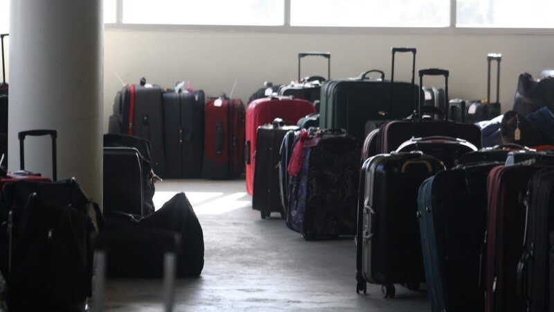 collection of baggage. – Bild: Discovery Communications
