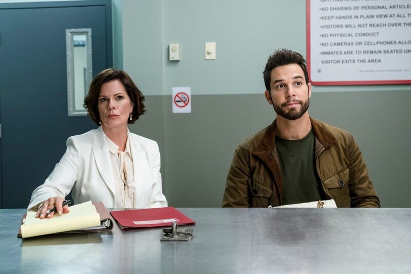Pictured: Marcia Gay Harden as Margaret and Skylar Astin as Todd. – Bild: CBS ENTERTAINMENT