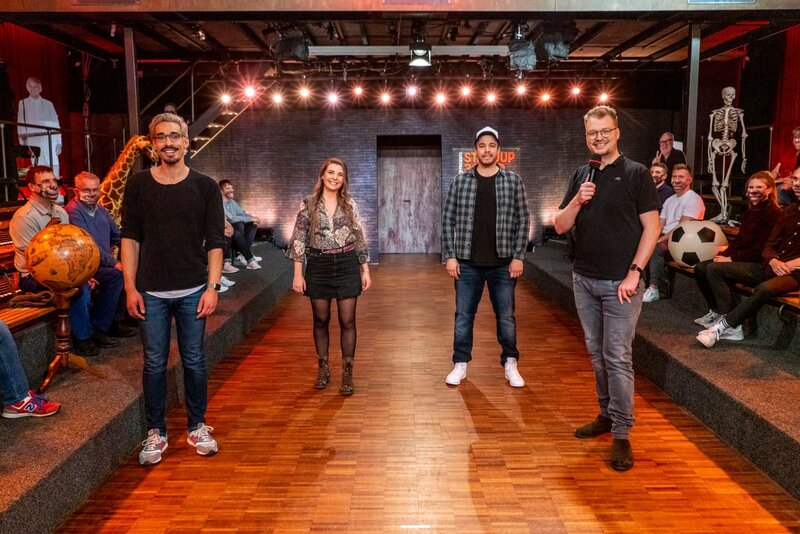 L-R: Serkan Ates-Stein,  Larissa Magnus, Jan van Weyde, Max Gstettenbauer – Bild: ComedyCentral /​ Max Kohr