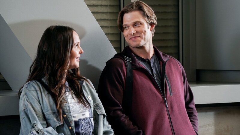 Beste Freunde: Camilla Luddington als Dr. Jo Wilson, Chris Carmack als Dr. Atticus Lincoln – Bild: SRF/​ABC Studios