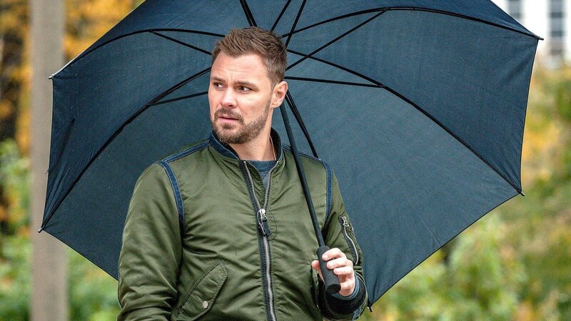 Adam Ruzek (Patrick John Flueger) – Bild: PLURIMEDIA (NBC Universal Media)