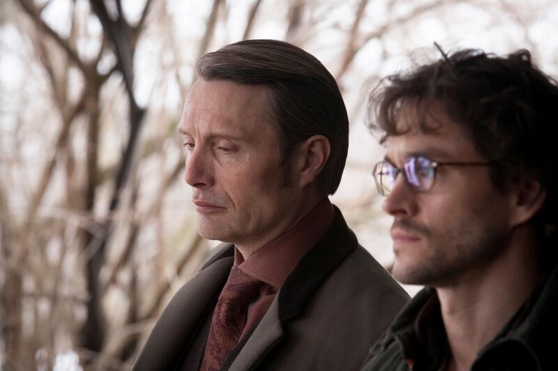 Kann Will Graham (Hugh Dancy, r.) endlich den manipulativen Dr. Hannibal Lecter (Mads Mikkelsen, l.) enttarnen? – Bild: NBCUniversal Media, LLC /​ Brooke Palmer