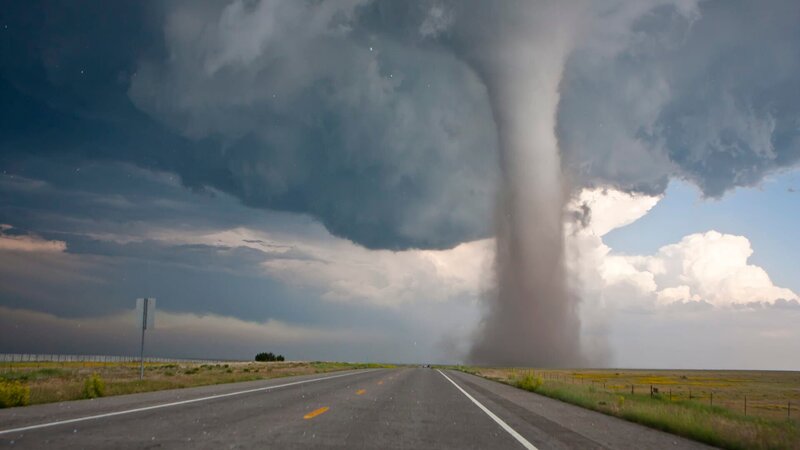 Thunderstorms, road into Oklahoma. – Bild: Willoughby Owen